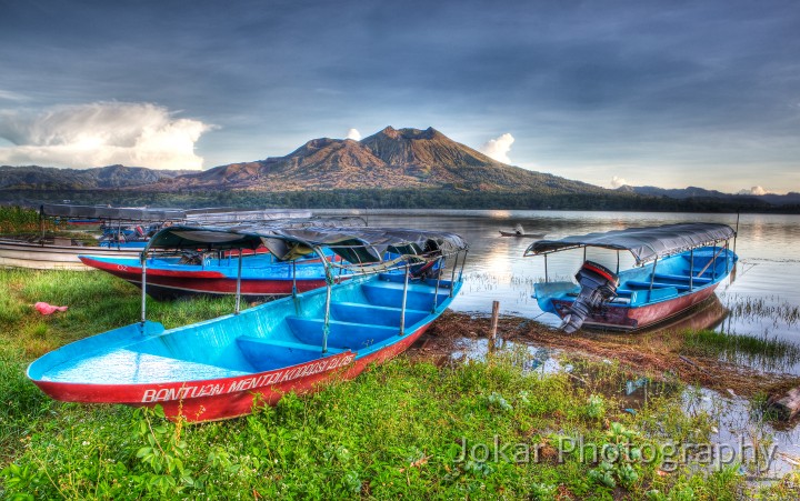 Gunung_Batur_20100321_230_1_2_3_4_tonemapped.jpg - Dawn light, Lake Batur, Bali (HDR)