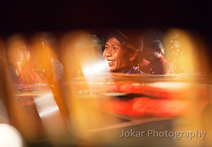 Jogja_Katie_Yoyok_wedding_20091101_162.jpg - Gamelan musician at Wayang Kulit, near Jogjakarta, Central Java