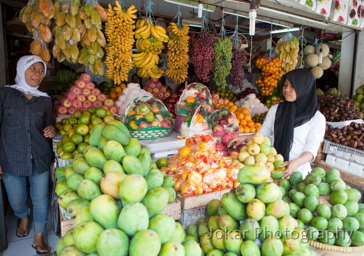 Jogja_Pasar_Bua_Plaza_Hotel_20091029_013.jpg - Fruit market, Jogjakarta, Central Java