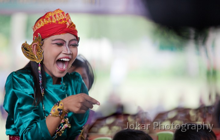 Jogja_Prambanan_20091108_201.jpg - Dancer backstage at Prambanan, Central Java