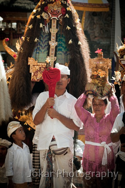 Pura_Dalam_20100605_138.jpg - Returning the visiting Barongs afterOdalan ceremeny, Pura Dalem, Ubud, Bali