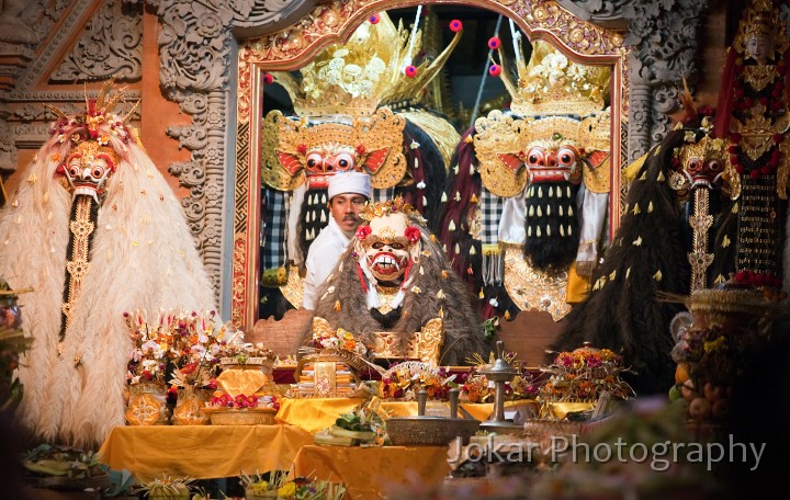 Ubud_temple_ceremony_20091130_078.jpg - Ceremony at Pura Desa, Ubud, Bali