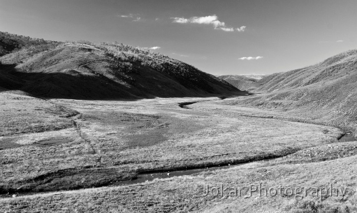 Jagungal_20080202_103.jpg - Looking across the Tumut River Valley to Farm Ridge, Round Mountain Fire Trail, Jagungal Wilderness, Kosciuszko National Park