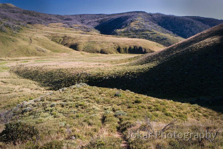 Jagungal_20080202_108.jpg - Looking across the Tumut River Valley to Farm Ridge, Round Mountain Fire Trail, Jagungal Wilderness, Kosciuszko National Park