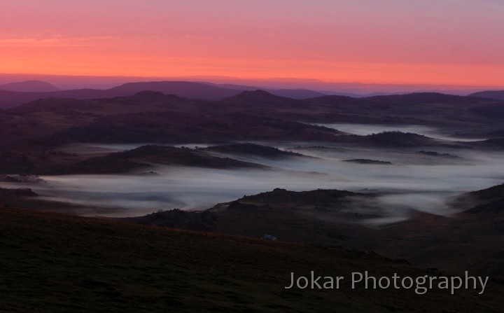 Jagungal_20080203_289.jpg - Dawn view from summit of Mount Jagungal, Jagungal Wilderness, Kosciuszko National Park