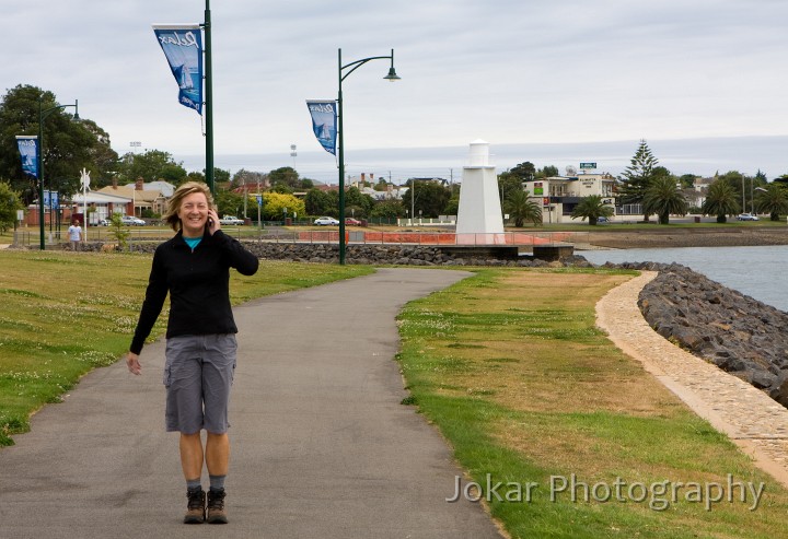 Devonport_20090201_003.jpg - Karen talks to her mum, Devonport riverfront