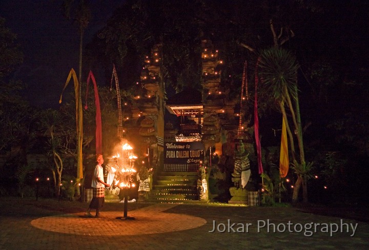 Pura_Dalem_Kecak_dance20100226_010.jpg