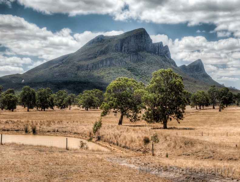 Grampians_20130126_067_69_71_73_75_tonemapped.jpg