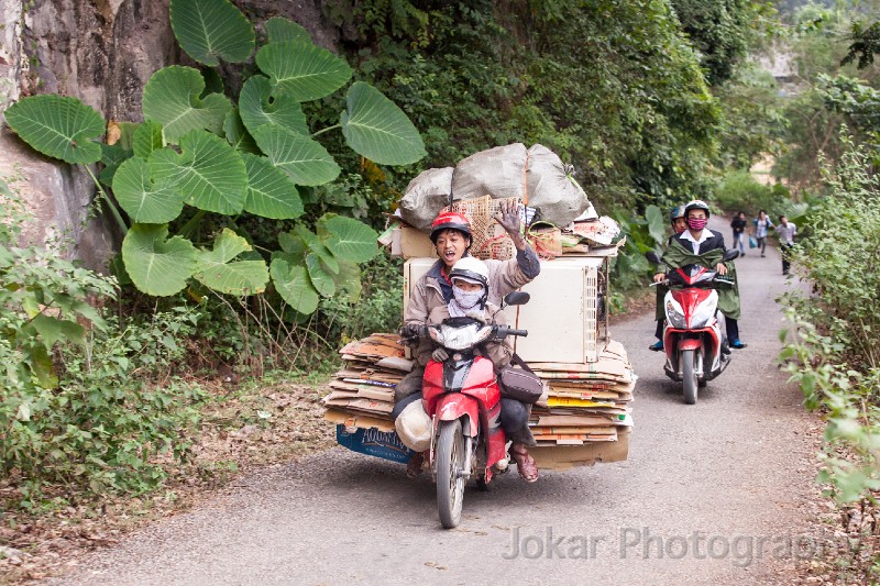 Vietnam_20131119_1274.jpg - You can carry anything on a motorbike, Ba Be