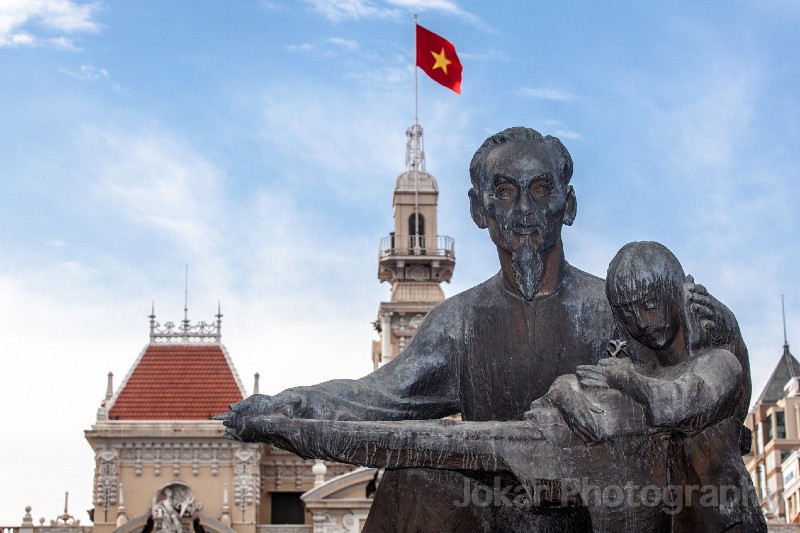 Vietnam_20131201_2218.jpg - Uncle Ho statue, City Governmnet Offices, Saigon (Ho Chi Minh City)