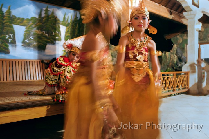 Amed_20100509_155.jpg - 2. BACKSTAGE, AMED #3 - Young Baris and Legong dancers wait backstage before an Odalan (anniversary) performance, Amed, Karangasem Regency.