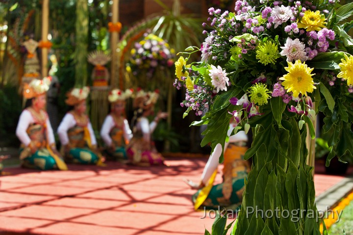 Puri_Ubud_wedding_20101003_070.jpg - 22. WEDDING DANCERS, PURI UBUD - Dancers during a performance for wedding ceremonies at the Puri (Royal Palace) Ubud.